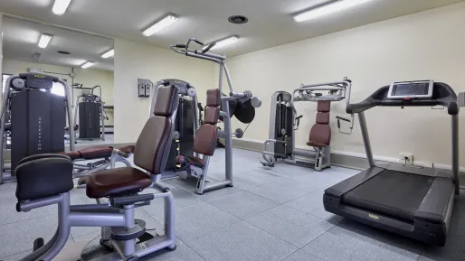 Palestra con attrezzi