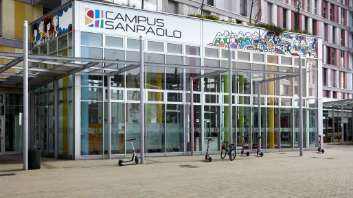 Ingresso con insegna