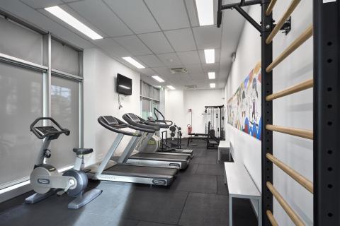 Palestra con attrezzature