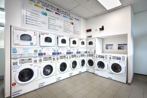 Locale lavanderia Sanpaolo