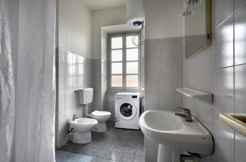 Bagno con lavatrice