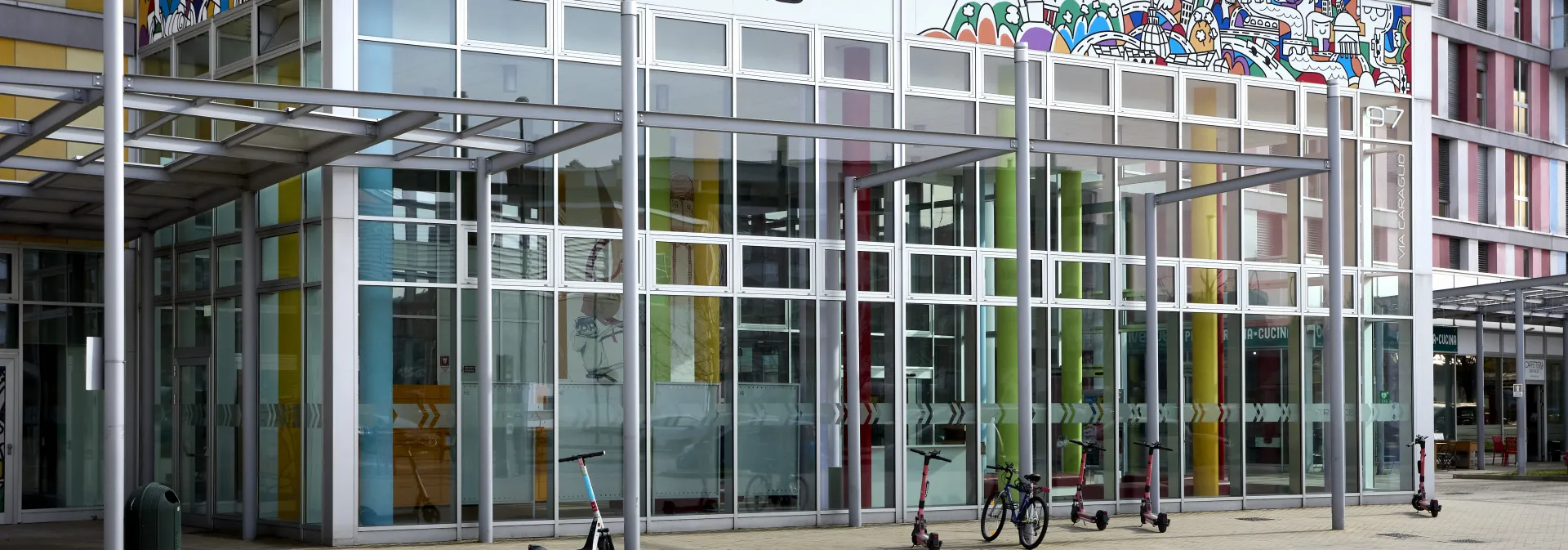 Ingresso con insegna