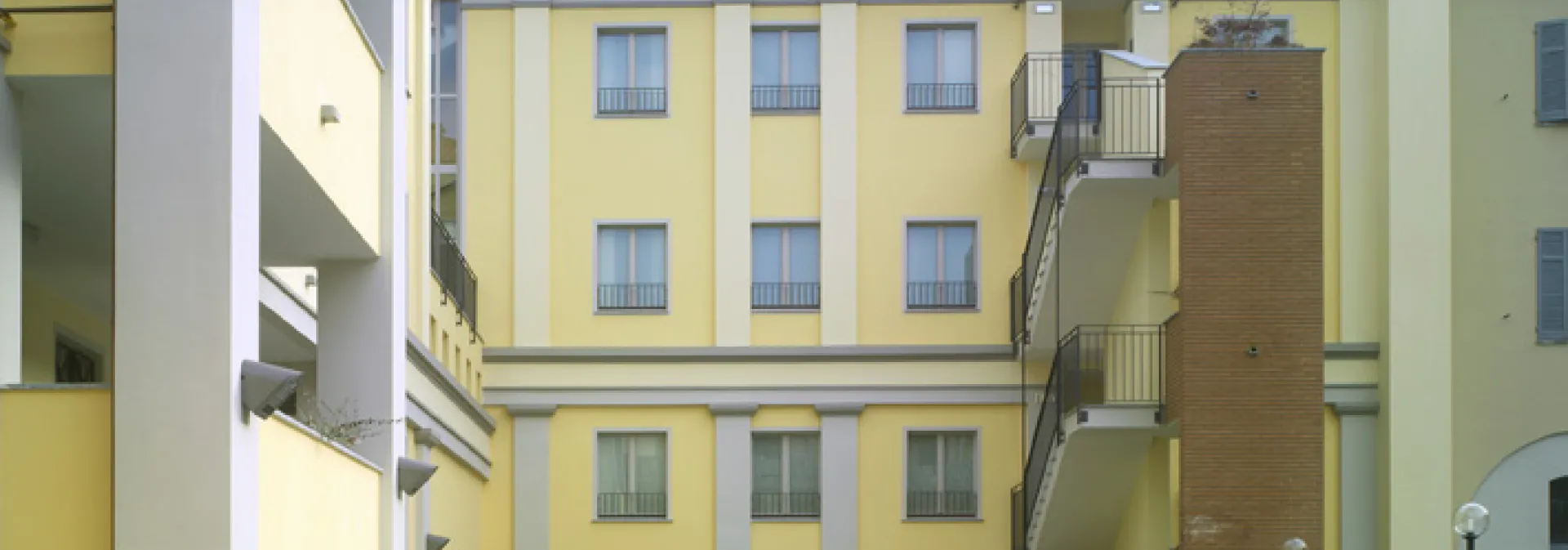 mensa perrone esterni